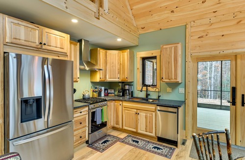 Gloversville Cabin | Modern Cabin w/Hot Tub & Sacandaga Lake Access!