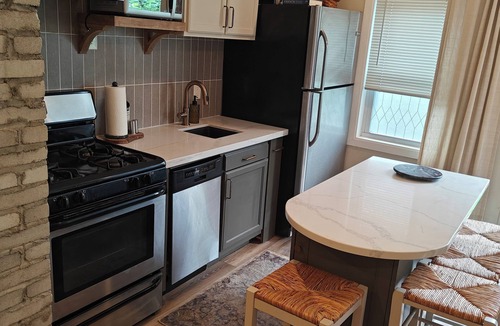 Payne - Phalen House | Modern City Home, WI-FI, Privacy, 1-mile downtown St Paul