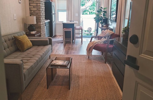 Payne - Phalen House | Modern City Home, WI-FI, Privacy, 1-mile downtown St Paul
