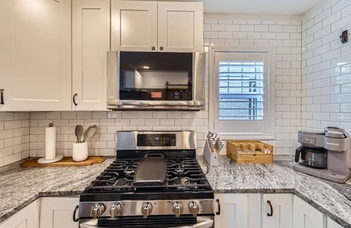 Ericsson House | Modern Classic Stay w/Hot Tub & Fire Pit