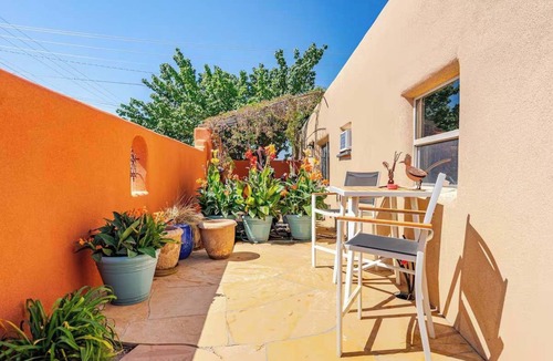 Agua Fria House | Modern Comfort Meets Santa Fe Charm – 2BR/2BA Retreat