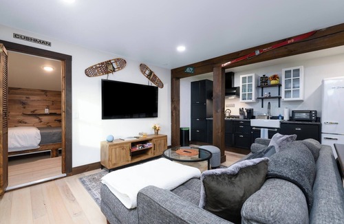 Waterbury Center Condo | Modern Condo - King Bed- 8 Mins to Downtown Stowe