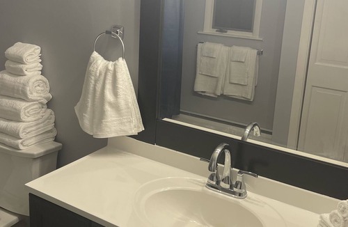 Manchester Apartment | Modern, convenient & clean. Walk to ELM/SNHU arena