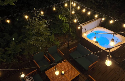 Jamaica Ski Chalet | Modern Cottage between Stratton and Mount Snow
