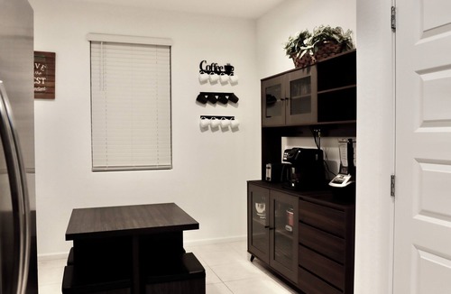 South Mountain House | Modern Desert Oasis - Private Pool - Sleeps 9 Guests - Near DT & Airport