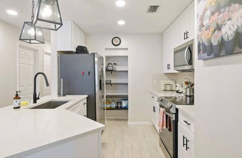 Gainesville House | Modern Home ~10 mins to UF w/Pool & Private Yard