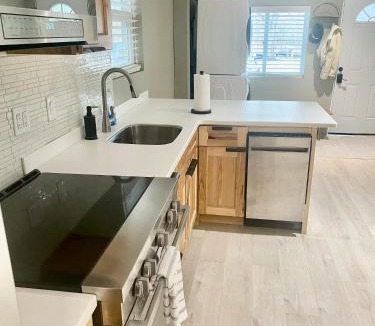 Lake Placid House | Modern Home &Cozy