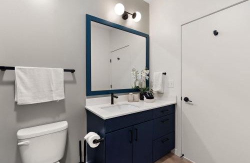 Downtown Minneapolis Apartment | Modern Luxury 1Bd Condo In Downtown Minneapolis, Minutes From Minneapolis Convention Center & US Bank Arena