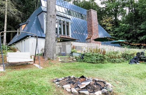 Moretown Ski Chalet | Modern Mad River Valley Chalet with Mountain Views Near Everything - 4BR/3BA