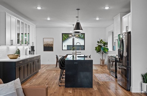 Holland House | "MODERN MARVEL"- 2 KINGS, 2 QUEENS, 2 TWINS, 4 TVs
