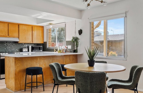 Tempe House | Modern Mid-Century 3 Mi to ASU Private Patio Pool & Playground King Bed