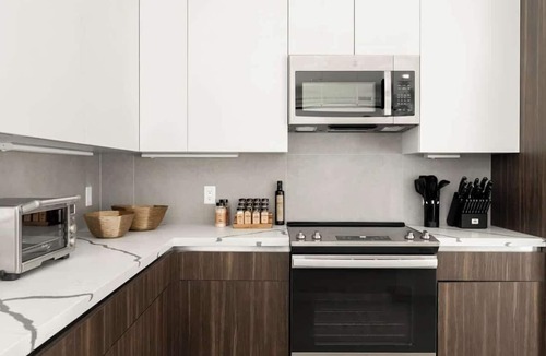 Jefferson Park Condo | Modern Penthouse | Private Skyline Balcony