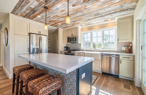 Nantucket House | Modern, Spacious Beach House in Cisco with Ocean Views