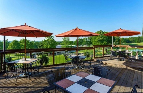 Cheat Lake Apartment | Modern Studio at Lakeview Golf Resort w Pool