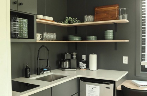 Milroy Cabin | Modern Tiny Home 30 w/Hot Tub!
