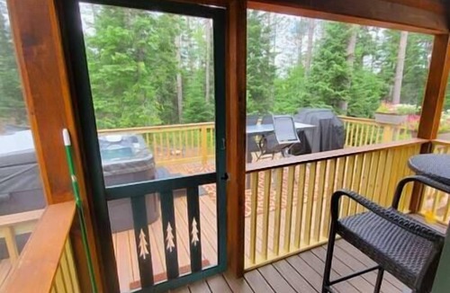 Malone Cabin | Modern Tiny Home - w/Hot Tub and mountain views Near Titus