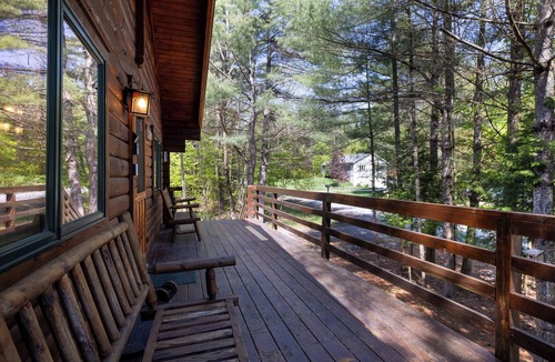 Schroon Lake Cabin | Modern Treetop Log Cabin in the Heart of Schroon Lake