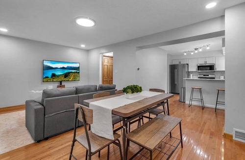 Willert Park House | Modern Trendy Downtown