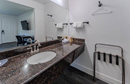 Munras Avenue Hotel | Monterey Surf Inn