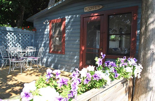 South Hero Cottage | Moonpath Cottage at Kibbe Point–the ultimate romantic escape