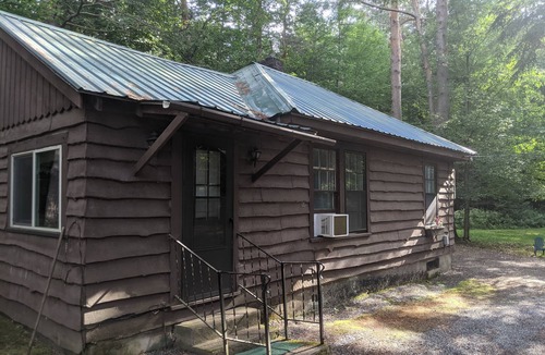 Ray Brook Cabin | Moreno's Cottages Cabin #10 -2 Bed/2 Bath Adirondack 4 season Cabin in the pines