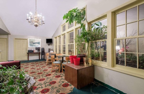 Hadley Hotel | Motel ∙ 4 guests