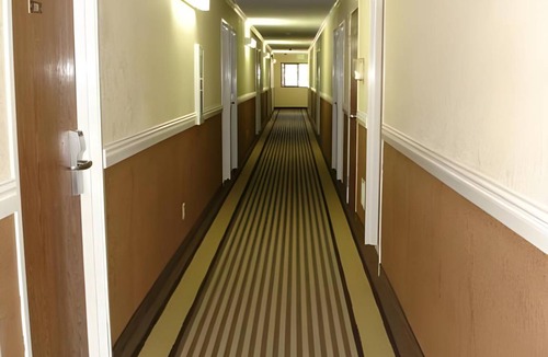Shakopee Hotel | Motel ∙ 4 guests