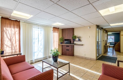 Eau Claire Hotel | Motel 6 Eau Claire, WI