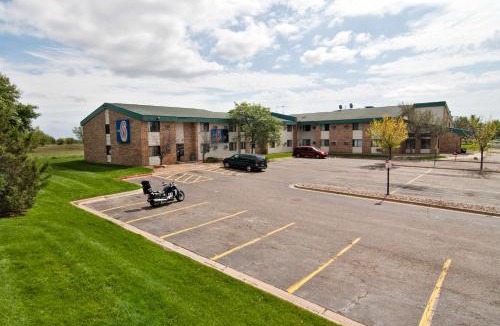 Lakeville Hotel | Motel 6-Lakeville, MN - South - Lakeville