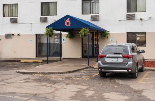 St. Paul Hotel | Motel 6-Saint Paul, MN - I-94