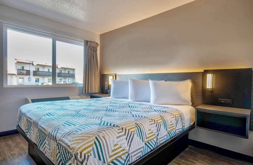 Southside Hotel | Motel 6 Santa Fe