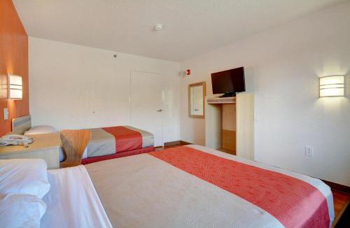 South Glastonbury Hotel | Motel 6-Wethersfield, CT - Hartford