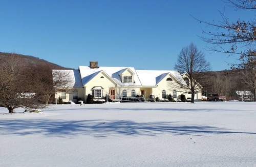 Lanesborough House | Mounatin Getaway in the Heart of the Berkshires!