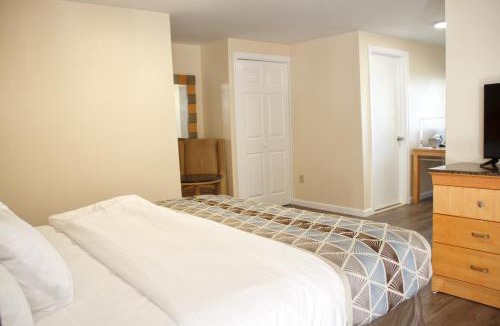 Adams Hotel | Mount Royal Inn