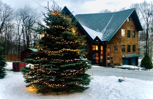 Wilmington House | Mount Snow Chalet-modern family home, chefs kitchen, gameroom, Clubhouse pool