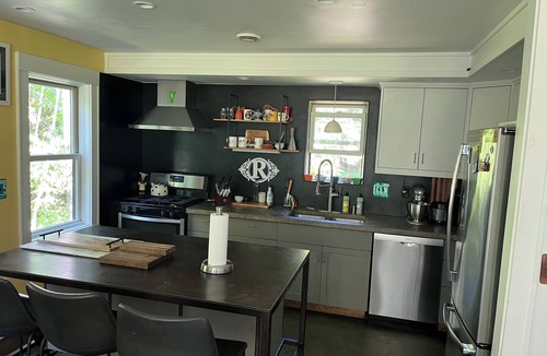 Montpelier House | Mountain biker/Hiker paradise. dog friendly. 10 minutes to downtown Montpelier