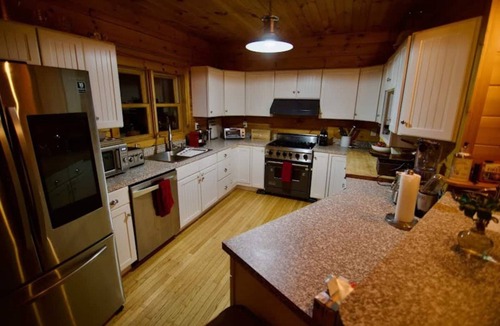 Pittsfield House | Mountain Bliss: Spacious Retreat Near Killington, 5 Br, 3 Ba Hot tub Sleeps 15