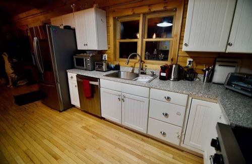 Pittsfield House | Mountain Bliss: Spacious Retreat Near Killington, 5 Br, 3 Ba Hot tub Sleeps 15