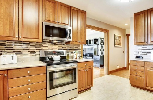 Stowe Area House | Mountain Falls: 5 br, fireplace, a/c, game room, hot tub!