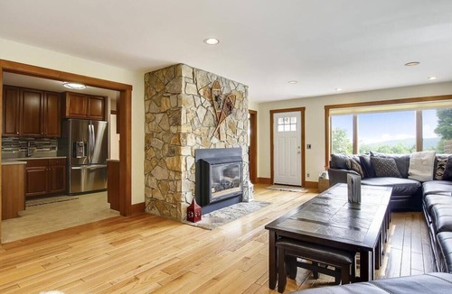 Stowe Area House | Mountain Falls: 5 br, fireplace, a/c, game room, hot tub!