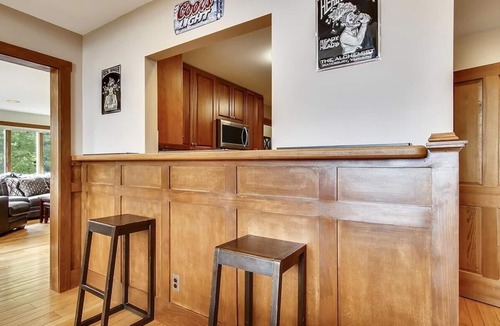 Stowe Area House | Mountain Falls: 5 br, fireplace, a/c, game room, hot tub!