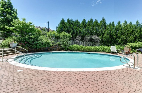 Stratton Mountain Condo | Mountain Home w/Balcony, Pool Views, Shared Pool, Hot Tub, Free WiFi, Fireplace