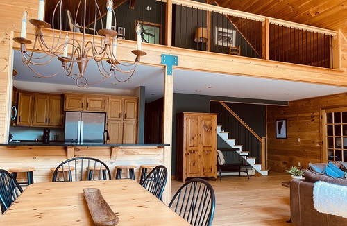 Wardsboro Cabin | Mountain House near Mount Snow & Stratton w/2 Fireplaces, Hot Tub & Sauna