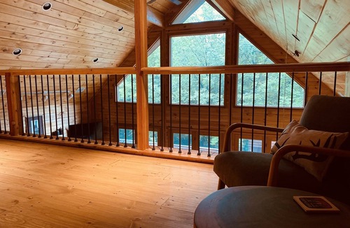 Wardsboro Cabin | Mountain House near Mount Snow & Stratton w/2 Fireplaces, Hot Tub & Sauna