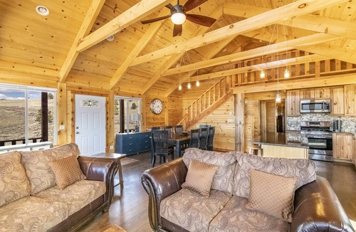 Angel Fire House | Mountain House Sleeps 18, Mins to Ski, Hike, Golf, Fish; Generator; Fenced Yard