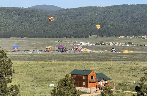 Angel Fire House | Mountain House Sleeps 18, Mins to Ski, Hike, Golf, Fish; Generator; Fenced Yard