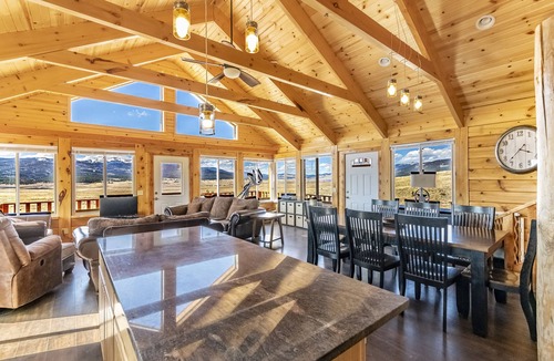 Angel Fire House | Mountain House Sleeps 18, Mins to Ski, Hike, Golf, Fish; Generator; Fenced Yard