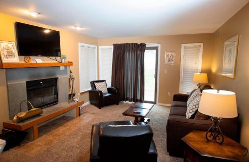 Ludlow Apartment | Mountain Lodge at Okemo-1Br Newly Renovated condo