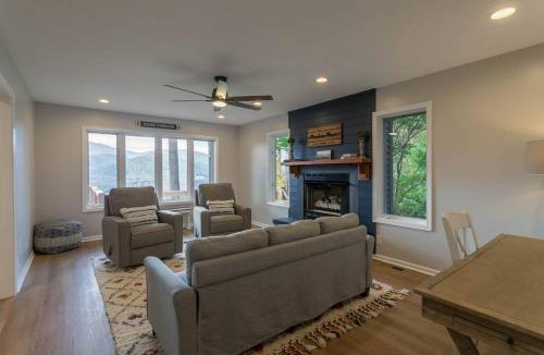 Afton House | Mountain Mama- Amazing Views! + Hot Tub!