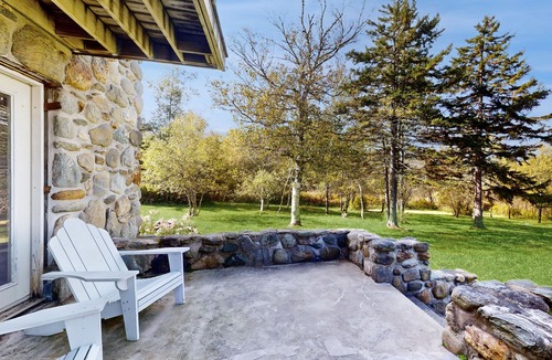 Morrisville House | Mountain view house w/two fireplaces, BBQ, w/d, jacuzzi, wifi, a/c